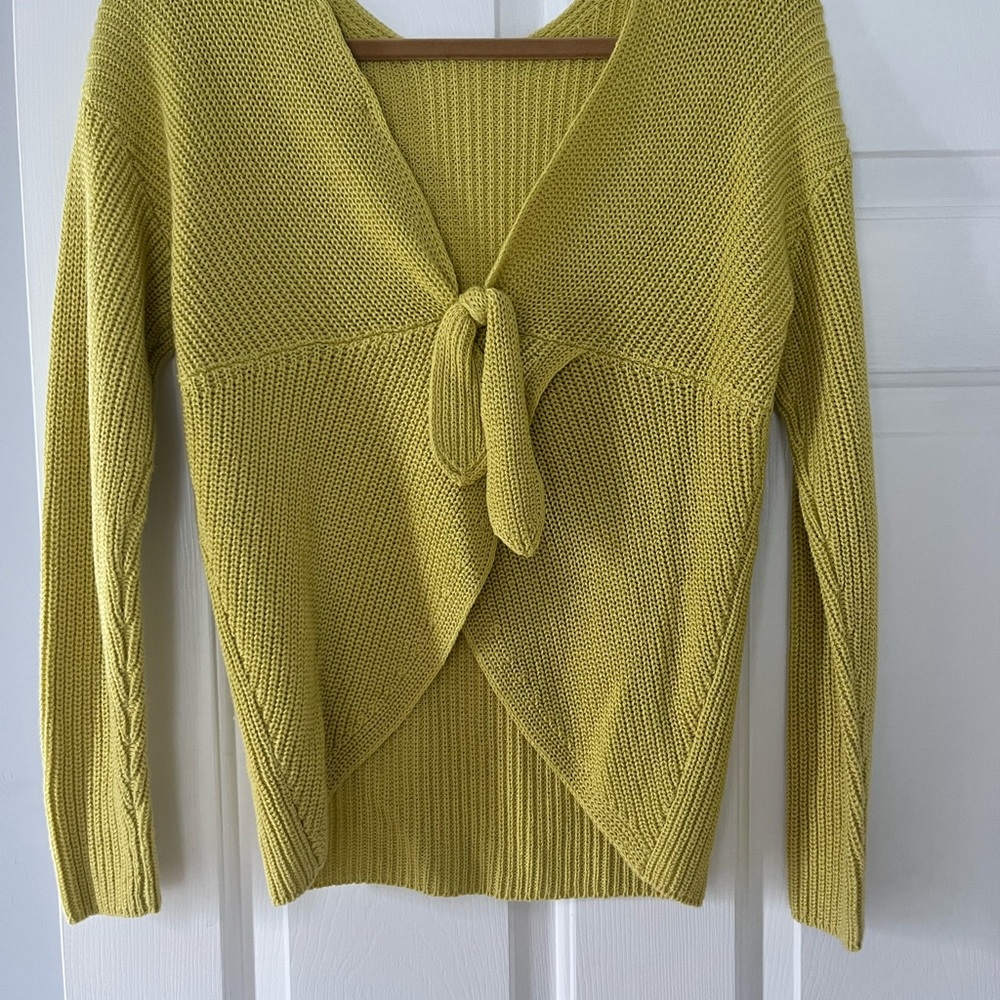 LOFT sweater with open back. Size small petite. Fits like a normal small.